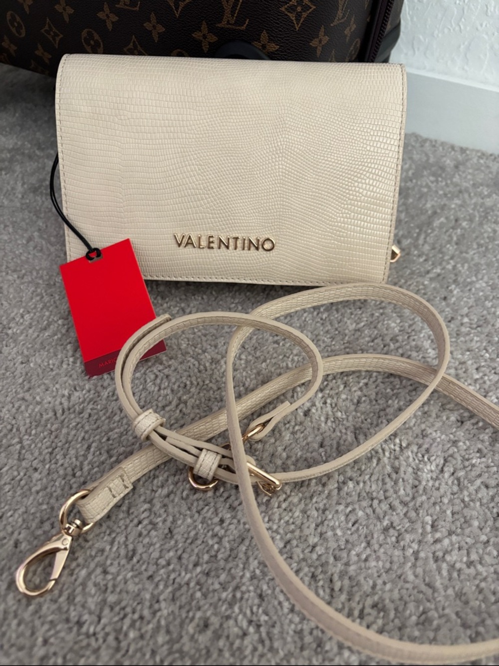 Cream Mario Valentino wallet on chain